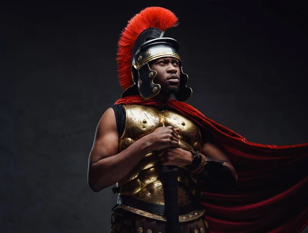 Autêntico guerreiro romano sob vento — Fotografia de Stock