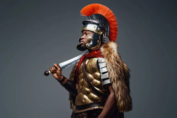 Romeins legionair met vacht en zwaard — Stockfoto