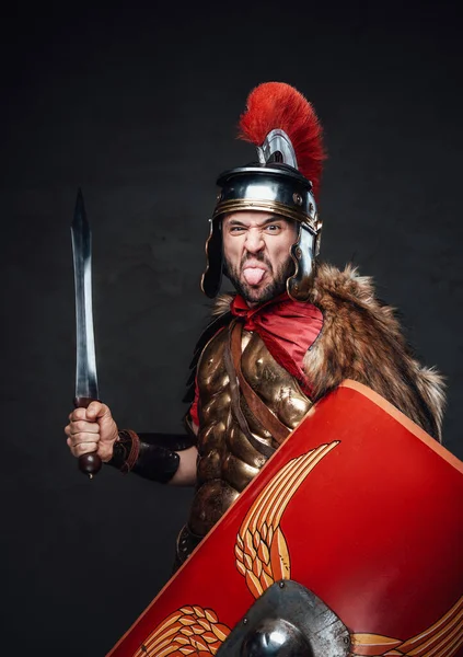 Lustiger römischer Soldat verhöhnt seinen Feind — Stockfoto
