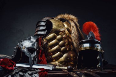 Romalı kostümleri ve gladyatör ve lejyoner gladyatörü