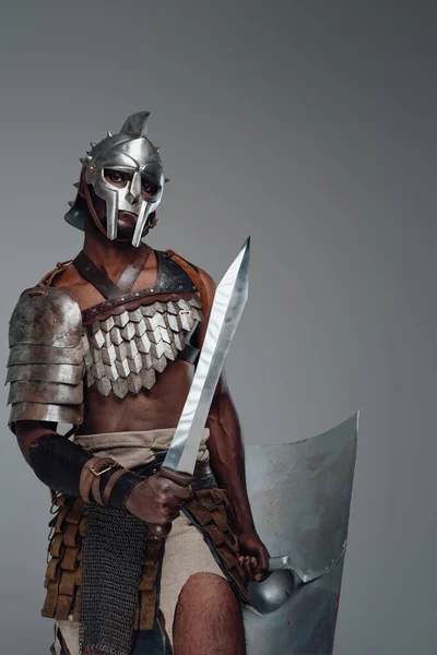 Африканский гладиатор древнего Рима с коротким мечом — стоковое фото