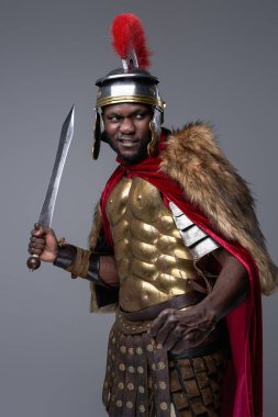 Afrika kökenli ve Gladius 'lu saldırgan Romalı asker