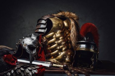 Romalı kostümleri ve gladyatör ve lejyoner gladyatörü