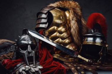 Romalı asker ve gladyatörün takım elbisesi ve gladyatörü