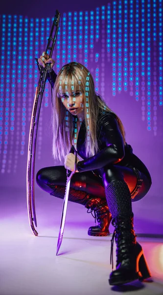 Combative cyberpunk woman with dagger and sword — Stock Photo, Image