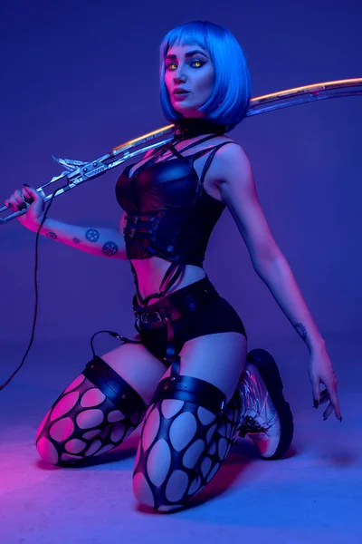 Evil cyberpunk woman with glaring eyes and sword — Stock Photo, Image