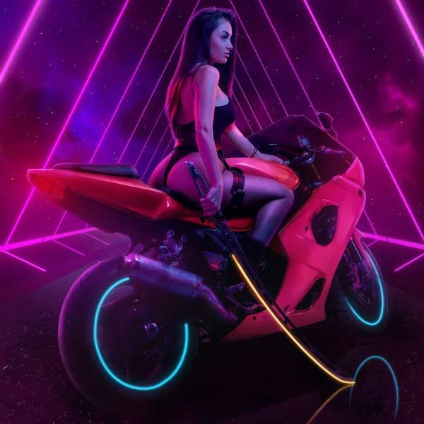 Cyberpunk donna con spada incandescente su motobike — Foto Stock