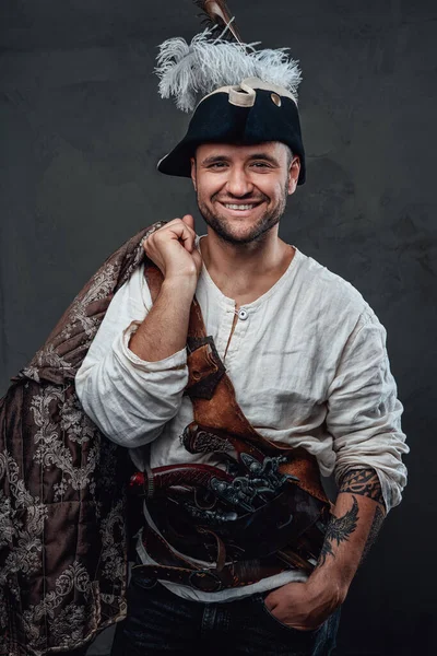 楽しい海賊とともにコック帽保持ジャケット — ストック写真