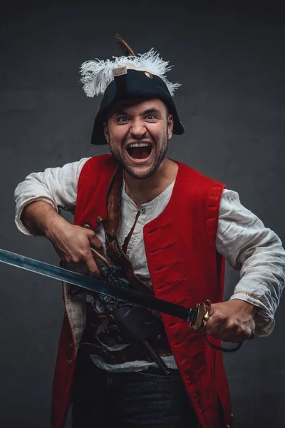 Violent pirate avec veste rouge et sabre — Photo