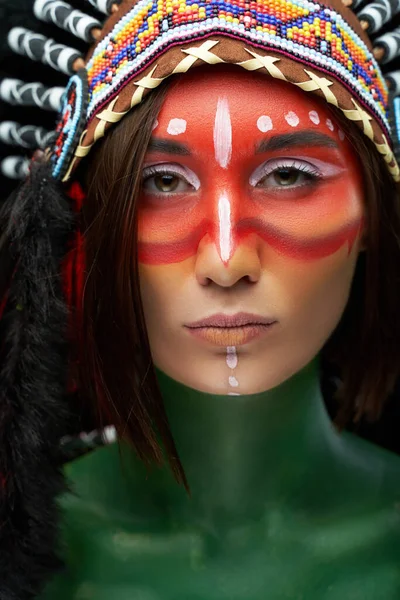 Front view shot of indian woman with headdress — Stock Photo, Image