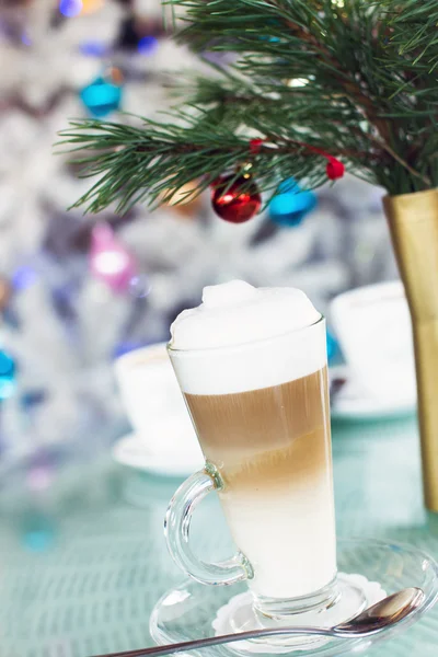 Kopp med kaffe i Restourant.Christmas tid. — Stockfoto