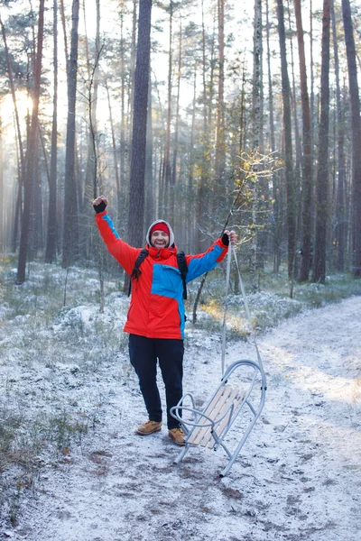 Tempo d'inverno.alcune azioni nella foresta — Foto Stock