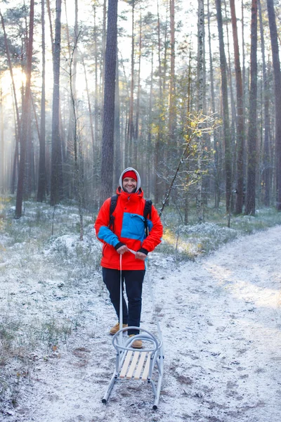 Winter time.some actions in the forest — Stock Photo, Image