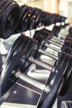 ağır bir dambıl satır