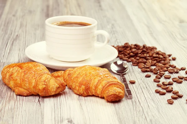 Bir fincan kahve ile sabah yemek — Stok fotoğraf