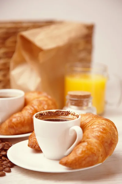 Ευρωπαϊκό πρωινό με καφέ και χυμό — Φωτογραφία Αρχείου