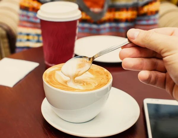 Coffee time in a cafeteria — Stock Photo, Image