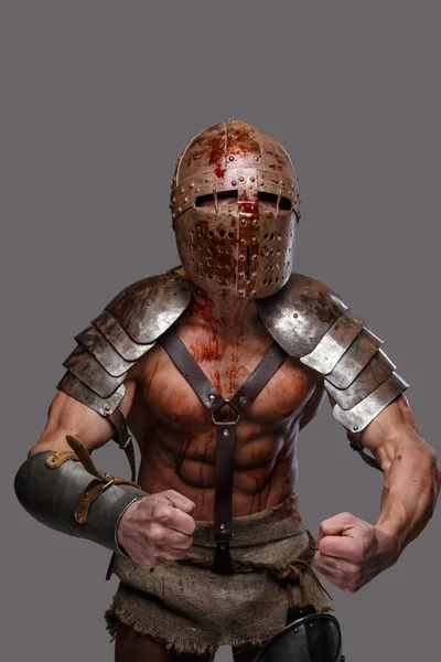Gladiatore con corpo muscolare . — Foto Stock