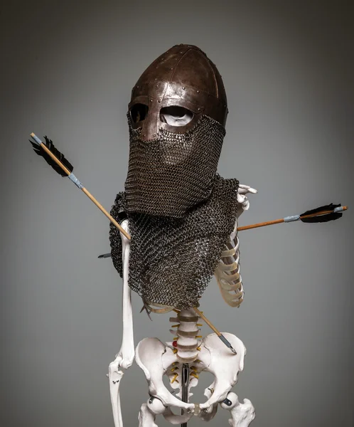 Szkielet w zbroi — Zdjęcie stockowe