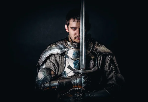 mükemmel kılıç holding savaşçı