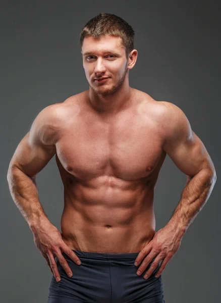 Big brutal musculed man showing his body — Stock Photo, Image