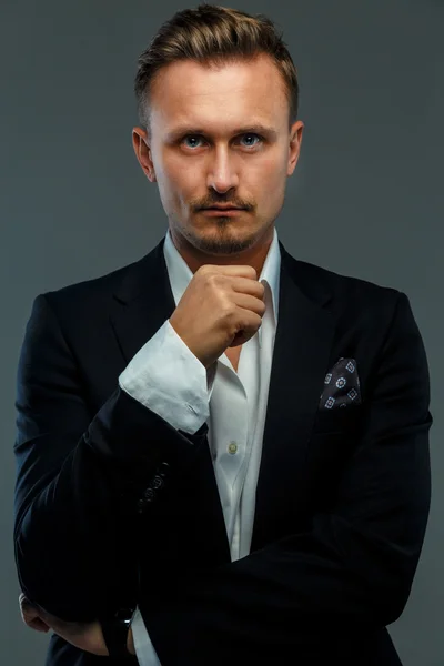 Portrait of a man in a suit. — Stock Photo, Image