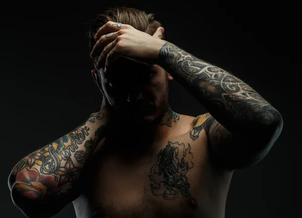 Portrait of a man with tattoos. — Stock Photo, Image