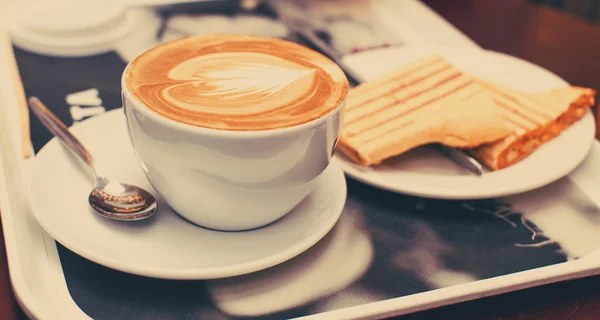 Small tasty breakfast in cafeteria — Stock Photo, Image