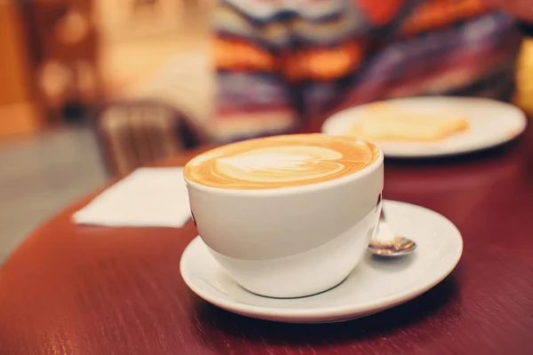 Kaffekopp med en ritning på den — Stockfoto