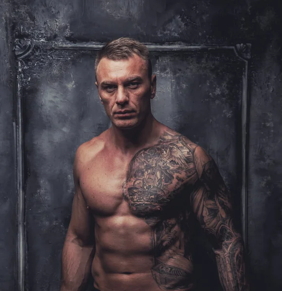 Muscular male with tattoos — Stock Photo, Image