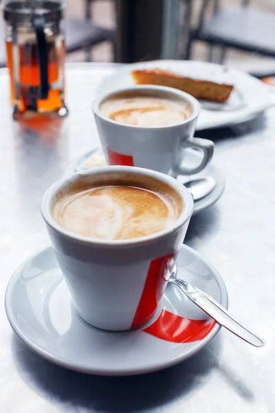 Kopjes koffie op tafel — Stockfoto