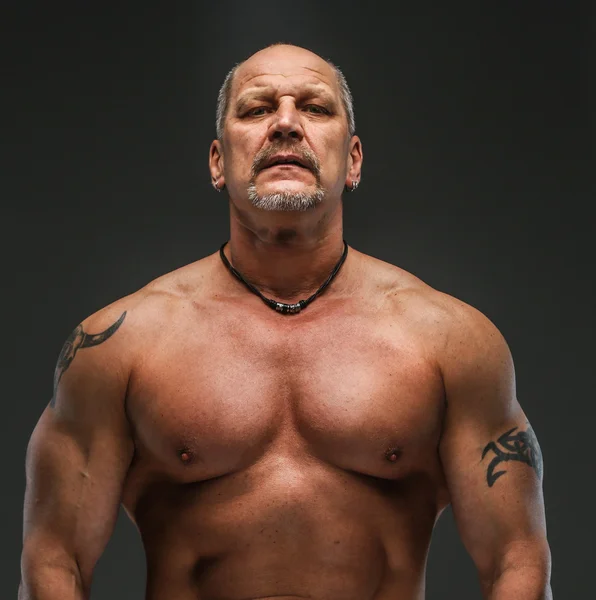 Forte muscular homem de meia idade — Fotografia de Stock