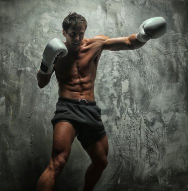 studio poz çıplak gövde ile adam