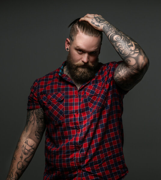 Men with beard and tattos on hands