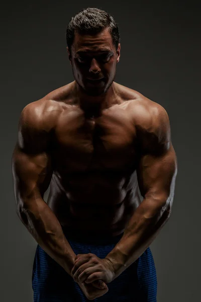 Awesome muscular guy posing in studio — Stock Photo, Image