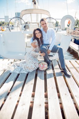 Güzel çift Yatlar oturan