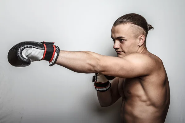 Seitenansicht eines Kämpfers mit nacktem Oberkörper — Stockfoto
