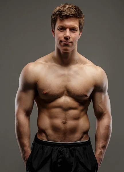 Attractive muscular young bodybuilder — Stock Photo, Image