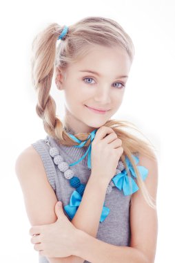Mavi gözlü tatlı küçük kız.