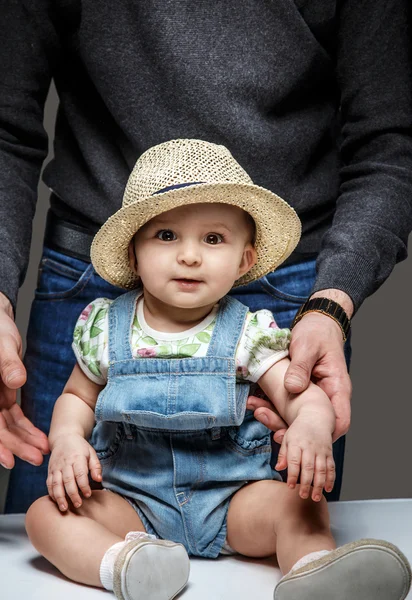Güzel küçük bebek kız — Stok fotoğraf