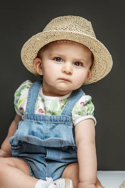 Bellissima bambina piccola — Foto Stock