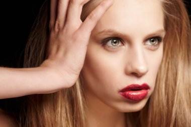 Kırmızı saçlı kadın ateş Studio