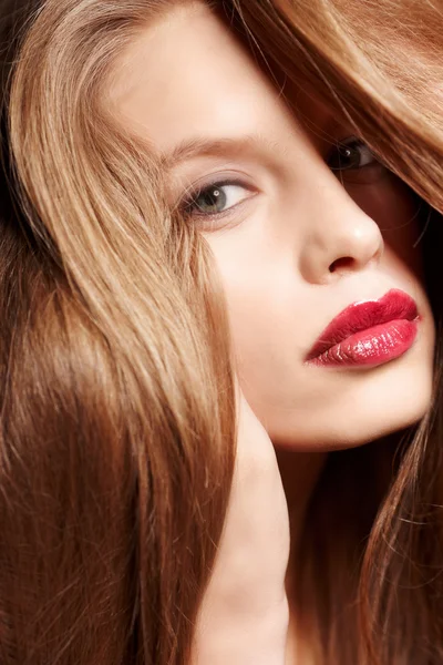 Niesamowite czerwone włosy kobieta — Zdjęcie stockowe