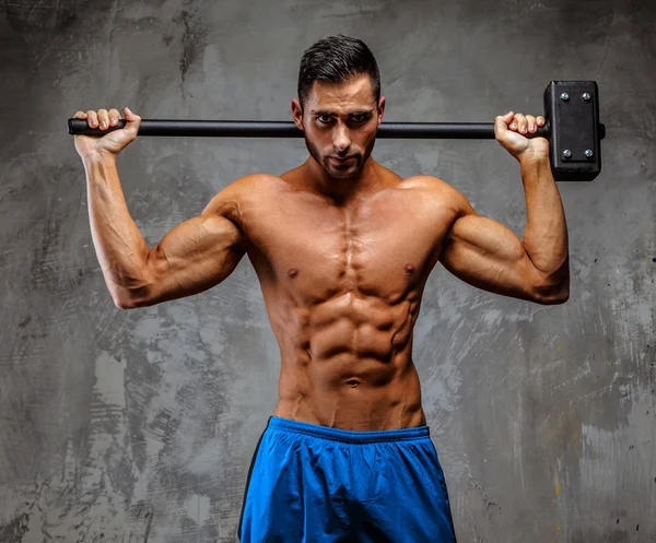 Musculoso chico en pantalones cortos azules —  Fotos de Stock