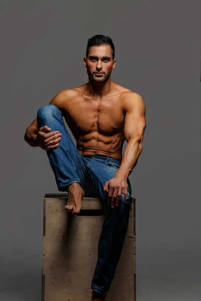 Attractive shirtless guy in blue jeans — Stock Photo, Image