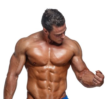 Beyaz arka plan üzerinde çekici kas adam