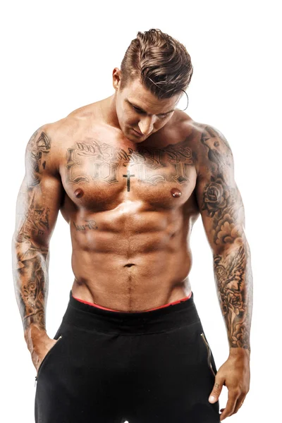 Hombre musculoso tatuado — Foto de Stock