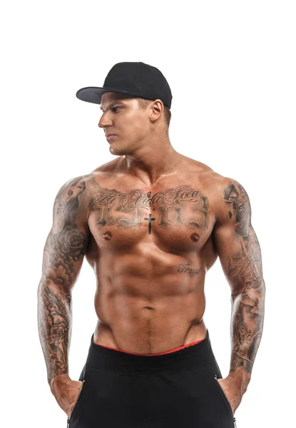 Татуированный мускулистый парень — стоковое фото