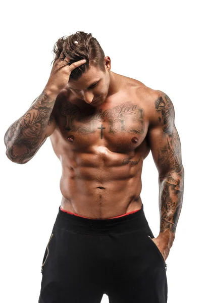 Tatuato ragazzo muscoloso — Foto Stock