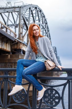 Kızıl saçlı kız smilin